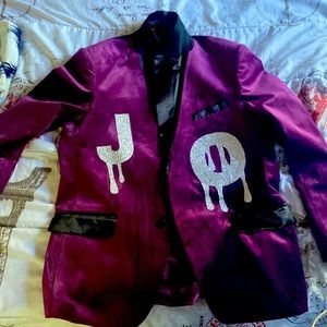 i’m selling  a prom jacket and prom shoes